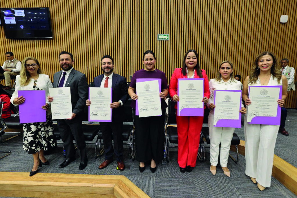 Reciben constancias candidatos electos para magistraturas de Circuito y personas juezas de Distrito