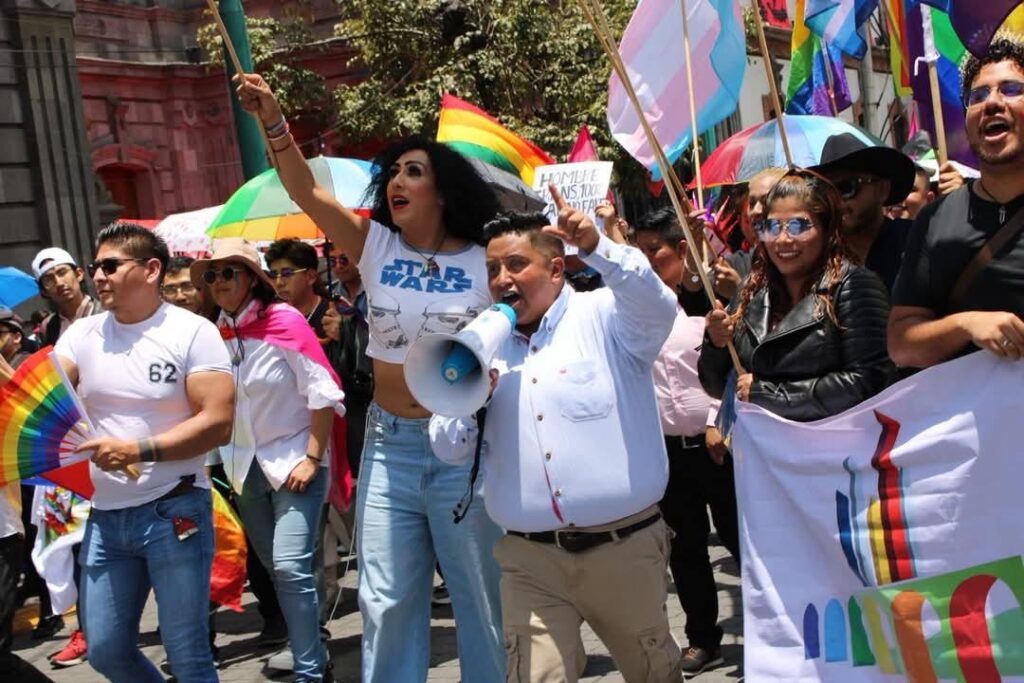 Diputade mexiquense se une a la Marcha del Orgullo LGBTTTIQANB+ en Toluca
