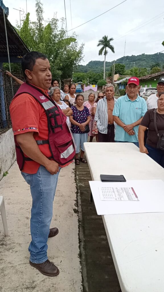 Seguidores de Marco Valencia revientan asamblea de Morena en María Andrea