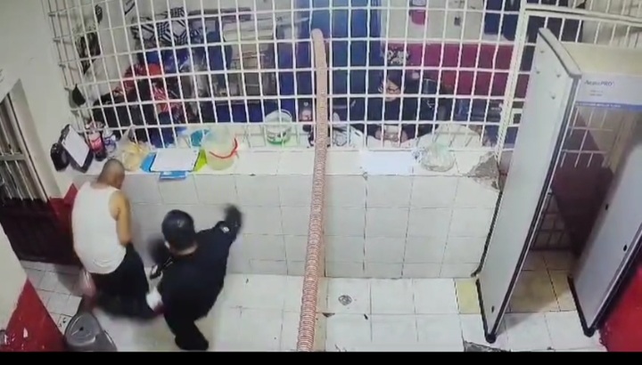Video: Exhiben brutalidad de custodios del penal en Huejotzingo