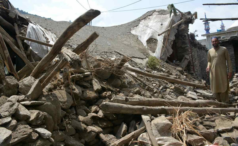 Terremoto en Afganistán: réplica de 5.2 golpea al país; van más de mil 400 muertos