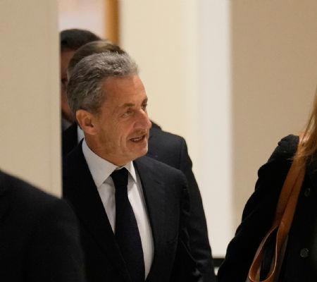 Condenan al expresidente de Francia, Nicolas Sarkozy a 5 años de prisión por conspiración criminal
