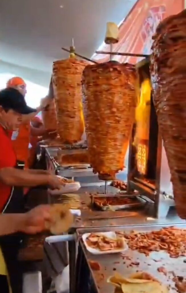 Video: Realizan la feria del Taco al Pastor en San Nicolás Buenos Aires