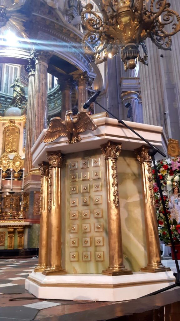 Video: Arzobispo presenta nuevos altar, ambón y cátedra del obispo de la catedral