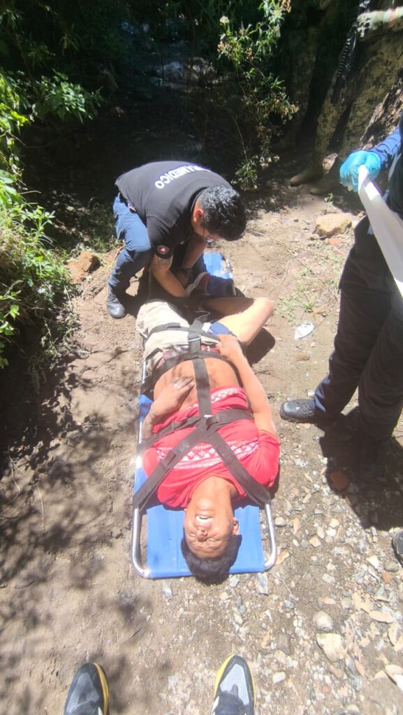 Guatemalteco baleado al fondo de una barranca de Amozoc