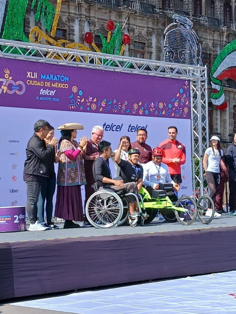 Poblanos conquistan el Maratón de la CDMX en Silla de Ruedas