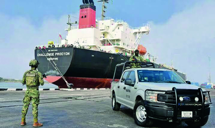 Vinculan a proceso a vicealmirante y nueve marinos por huachicol fiscal