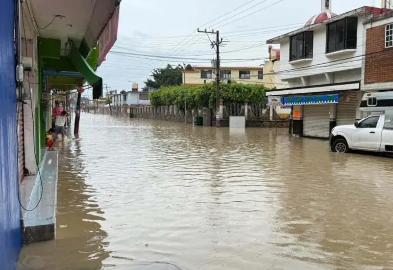 Alerta en Veracruz por inundaciones; se desbordan ríos y continúa suspensión de clases