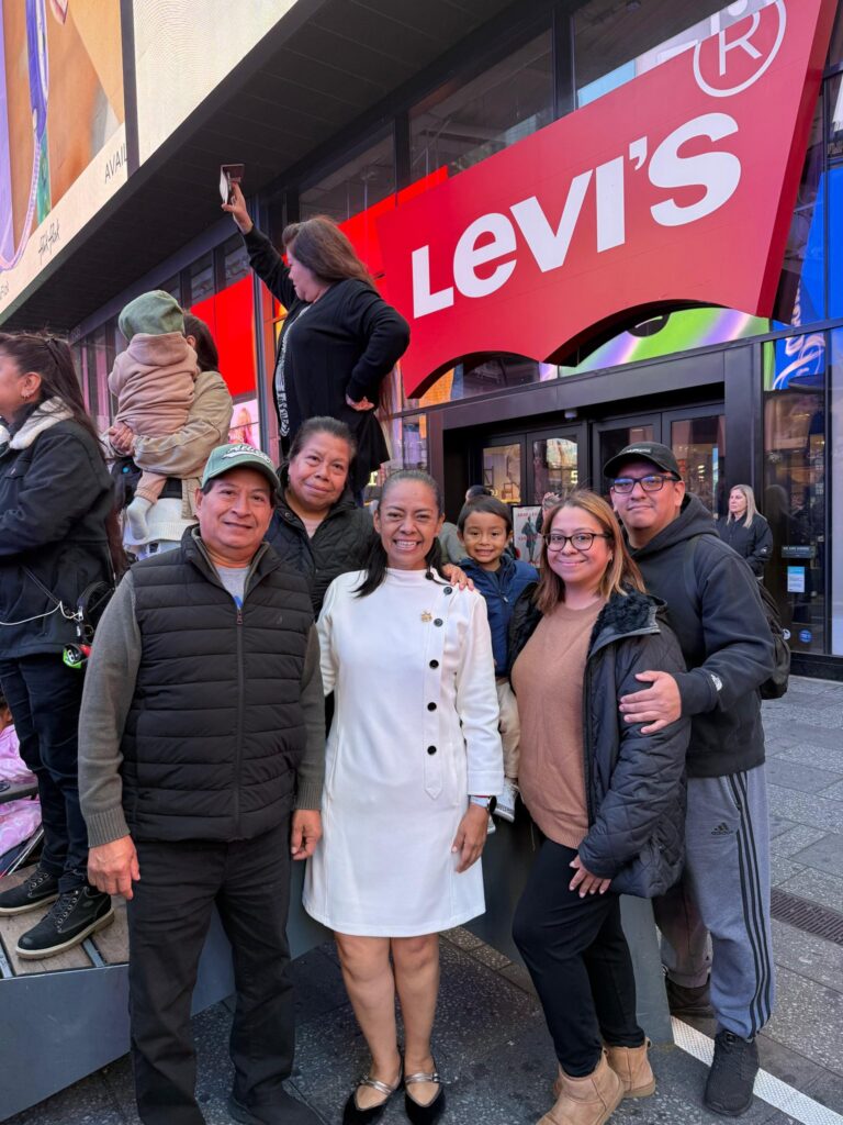 Ariadna Ayala, presidenta de Atlixco, lleva el arte y la tradición del municipio a Times Square