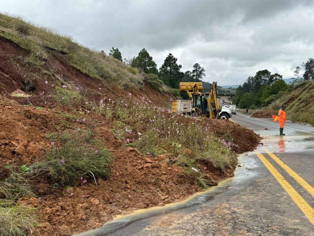 Video: Derrumbes, deslaves y hundimientos en la Sierra Norte dejan las precipitaciones pluviales