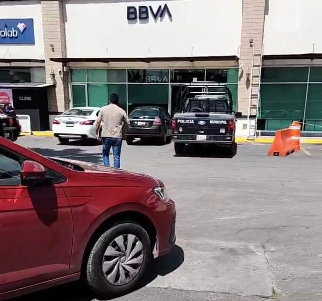 ¡Imparable delincuencia en San Andrés Cholula; roban 2 mdp a cuentahabiente en plena plaza comercial!