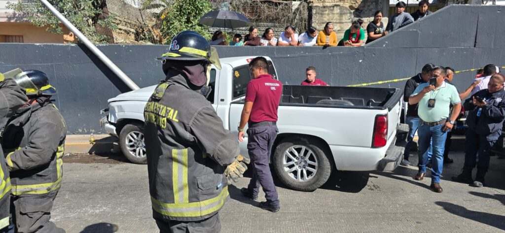 Agente de la Fiscalía atropelló a dos motociclistas en Chachapa, Amozoc