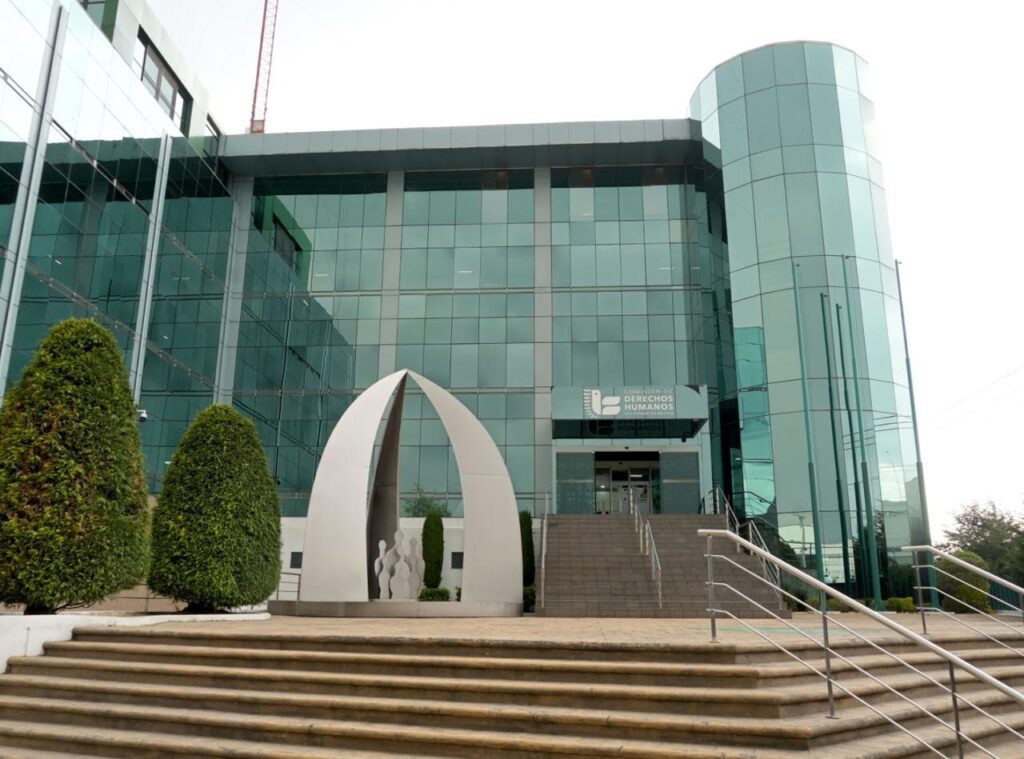 La CODHEM condena excesos en manifestación y defiende derecho a protestar