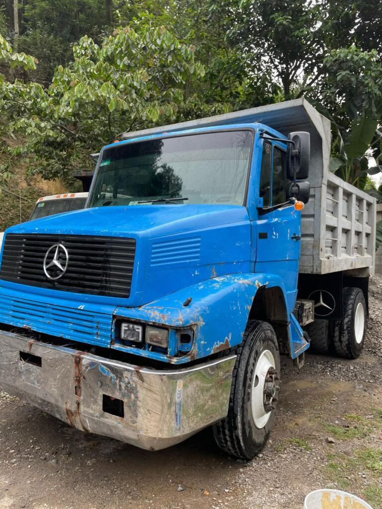 Roban camión en Mecatlán de las Flores, Xicotepec; conductor amarrado por asaltantes