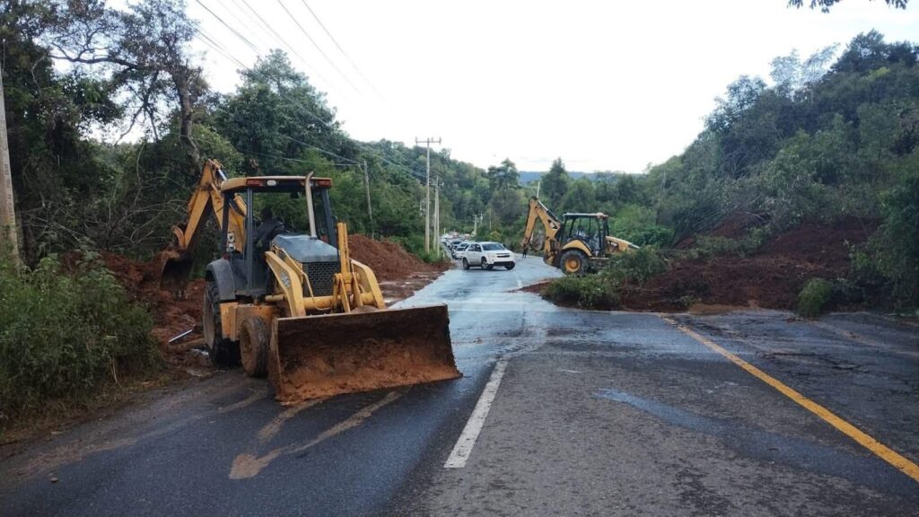 Derrumbes afectan carreteras de Malinalco y Tenancingo por fuertes lluvias
