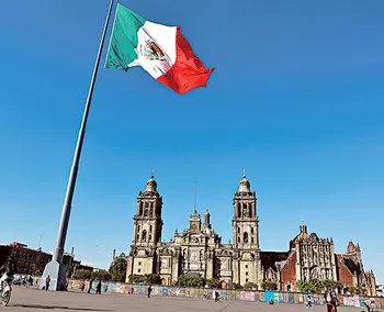 Previo a marcha, ‘amurallan’ el Centro Histórico de CDMX