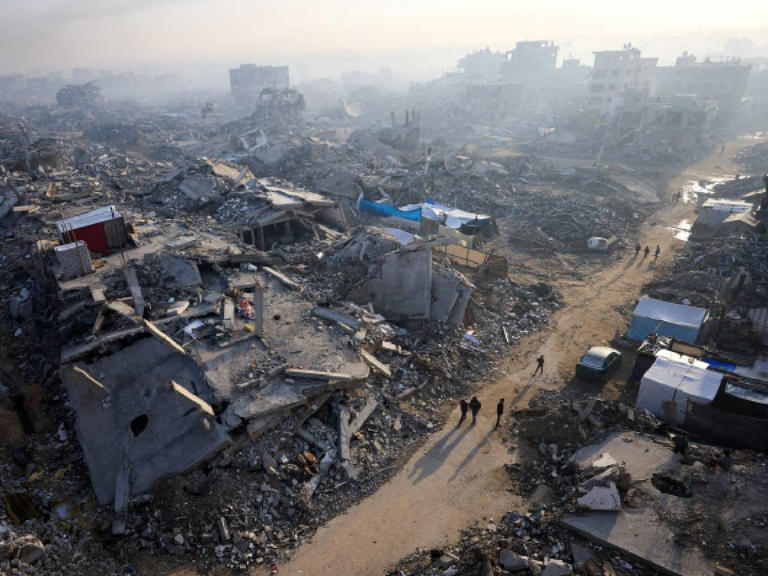 Vuelve violencia a Gaza; Israel lanza nuevos ataques pese a alto al fuego