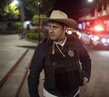 Detienen en Michoacán a seis escoltas de Carlos Manzo