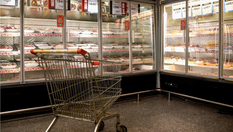 Sheinbaum adelanta que canasta básica se mantiene en $910.00; se renovará el Pacic