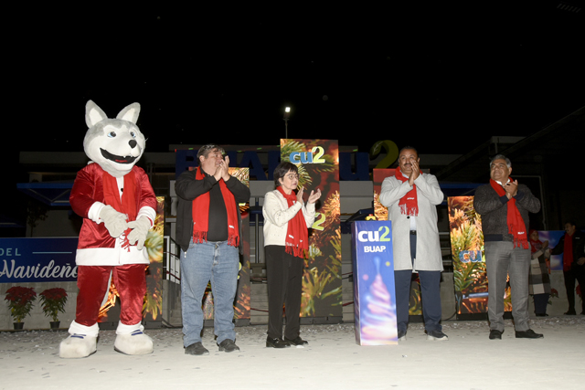 Enciende Rectora árbol de navidad en CU2 BUAP
