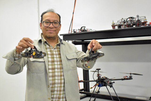 BUAP: Olom-Lab, un espacio para la investigación en robótica móvil terrestre, aérea y marina