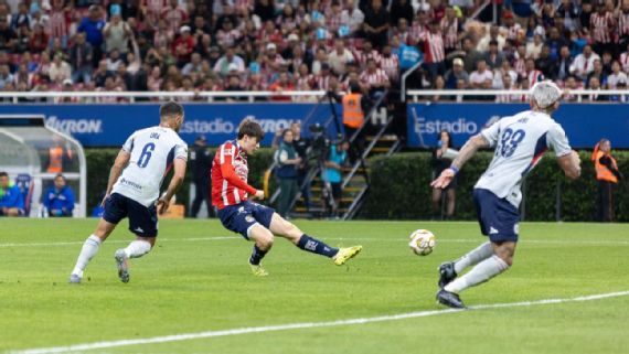 Chivas, incapaz de sacar ventaja en casa ante Cruz Azul