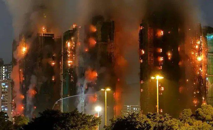 Aumentan los muertos por devastador incendio en complejo residencial de Hong Kong