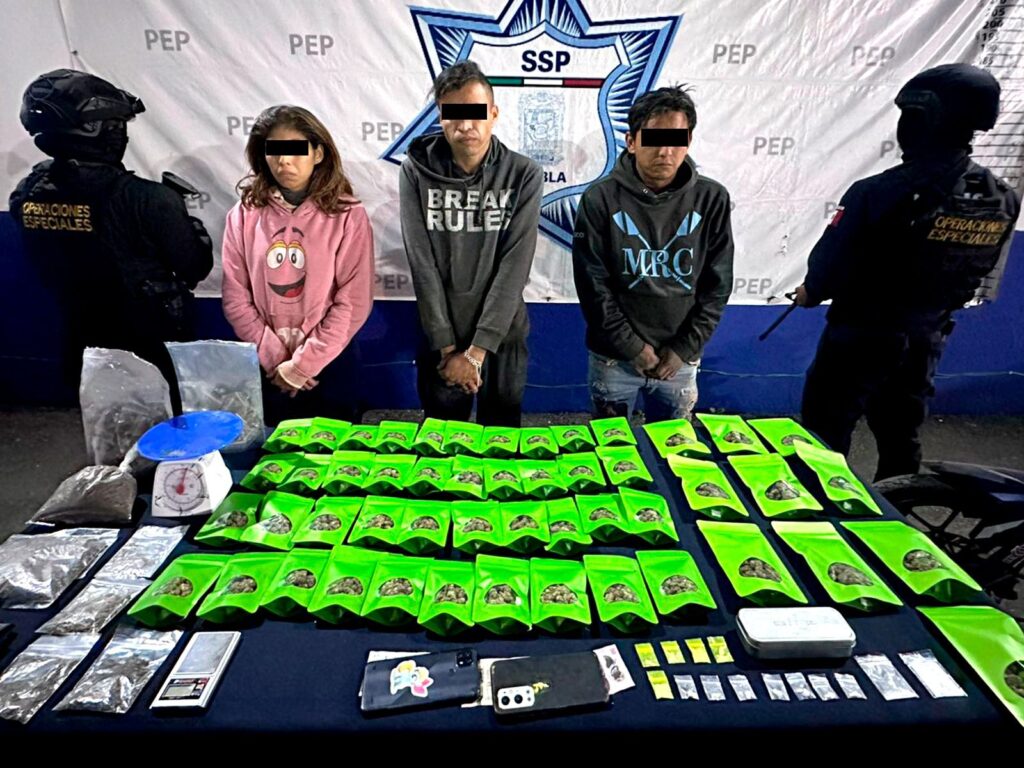 Detienen a tres presuntos narcomenudistas del sur de la capital poblana