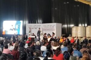 Video: Alejandro Armenta y Laura Artemisa entregaron 110 mdp en apoyo a elementos de  los cuerpos de seguridad