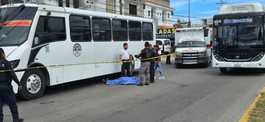 Muere hombre al salirse de su camioneta en Amozoc 