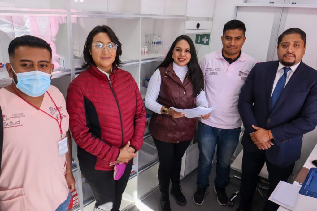 Caravana de la Mujer ofrece servicios gratuitos de salud a cholultecas