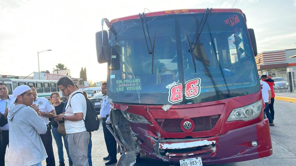Accidente en la federal Puebla-Tehuacán deja nueve heridos