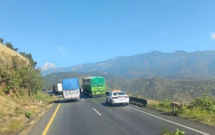 Dejan ejecutado en la autopista Puebla-Orizaba
