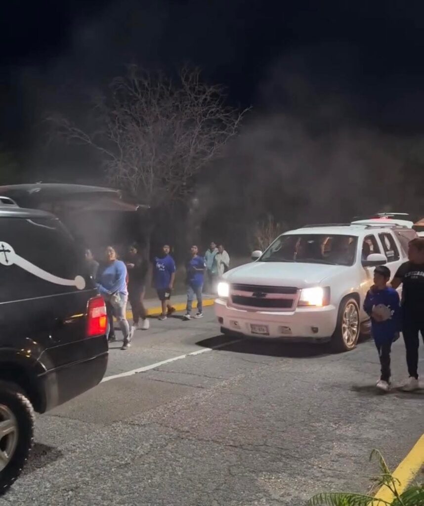 ¡JUSTICIA!, exigen vecinos de Chilac en exequias de la familia muerta en Tlaxcala