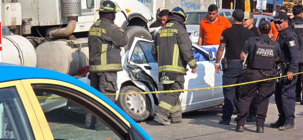 Camión revolvedora aplastó un coche y dejó dos muertas y una lesionada en Amozoc