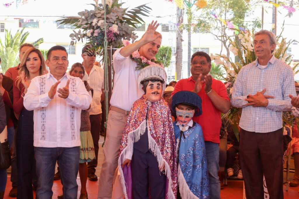 Asiste Pepe Chedraui a celebración del Día del Músico y Feria del Esquimole en Canoa