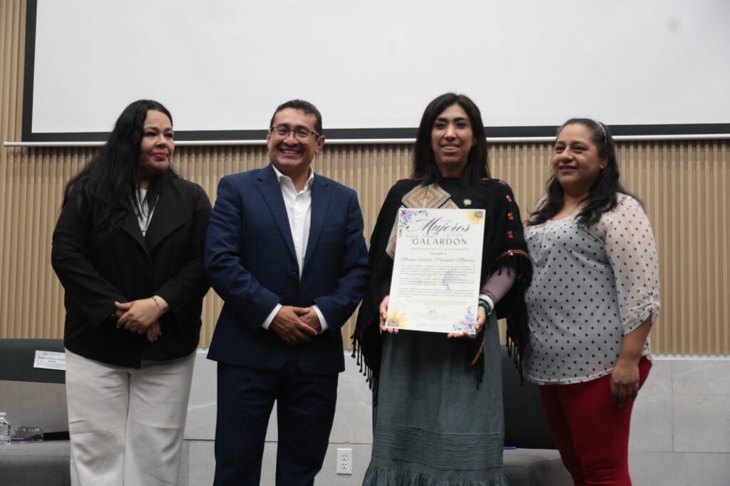 En el Congreso del Estado rinden homenaje a quienes lideran con fuerza e inspiran con acción