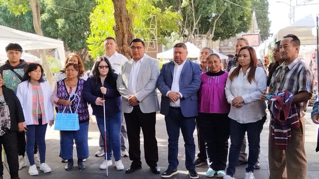 Inauguran la Expo Artesanal Navideña en el jardín El Carmen