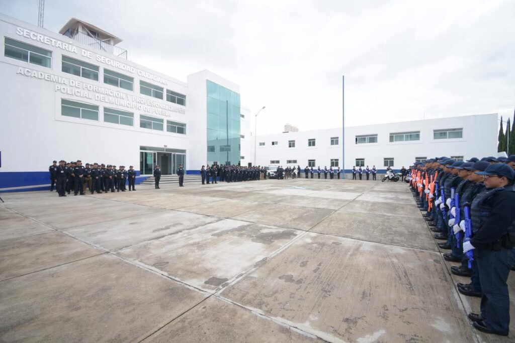 Fracturado e inconsciente encuentran a elemento en la Academia de Policía