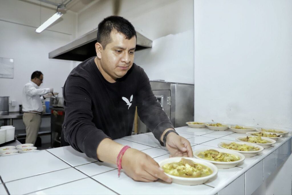 Garantiza SMDIF atención a personas en situación vulnerable en el dormitorios municipal