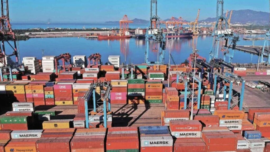 Incrementaron las exportaciones 14.2% y las importaciones, 12.8% a tasa anual, en octubre de 2025