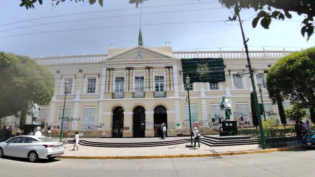 Inician diálogos para recuperar el Edificio de Rectoría UAEMéx