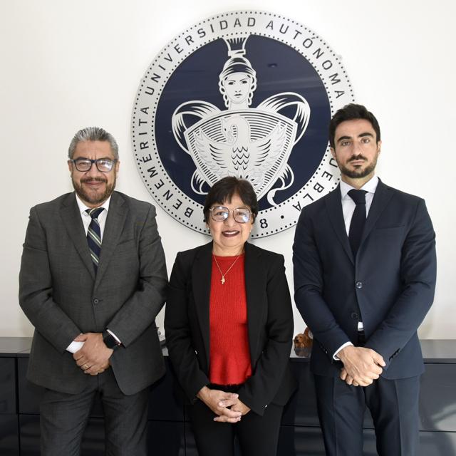 Rectora Lilia Cedillo toma protesta a nuevos funcionarios de la BUAP