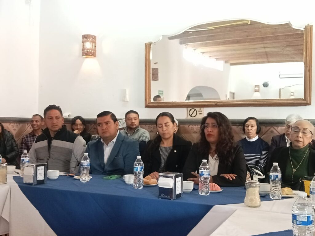 Video: Docentes de la Escuela Normal Benito Juárez de Zacatlán piden cambio de dirección