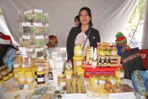 Gobierno de la Ciudad impulsa la autonomía económica a través del Bazar Mujeres Imparables y el Mural. 