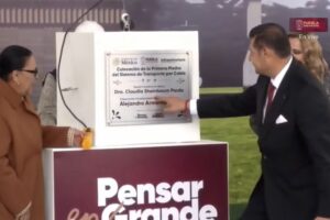 Video: Coloca Alejandro Armenta Mier la primera piedra del Cablebús en Puebla