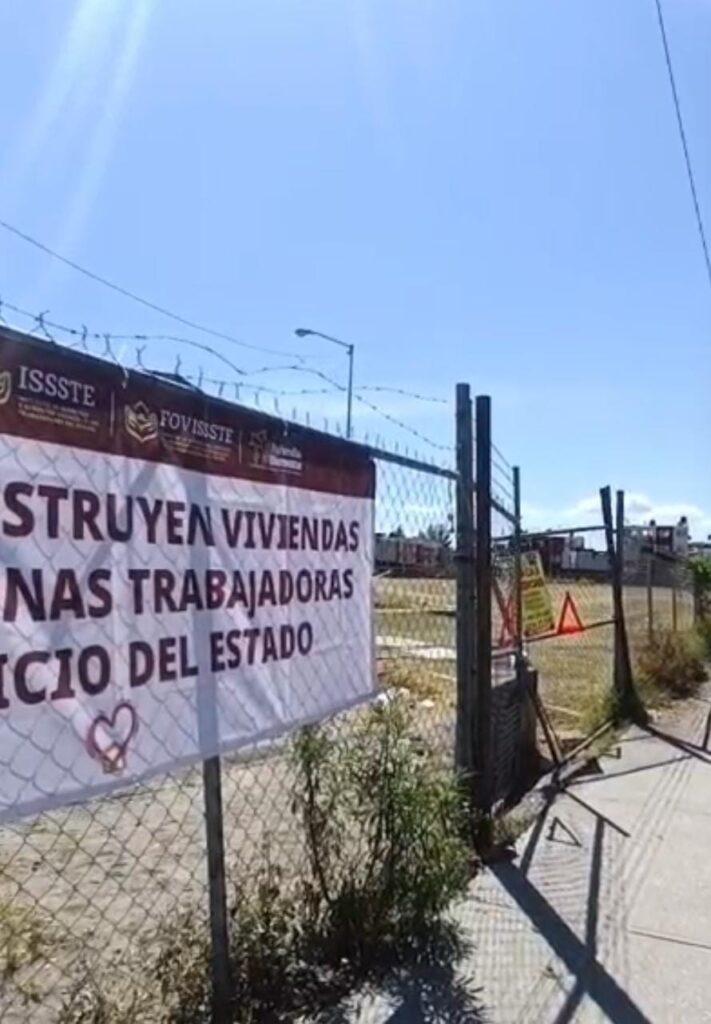 Video: Ya fue desalojado el terreno donde se asentaba el tianguis de autos de Villa Verde
