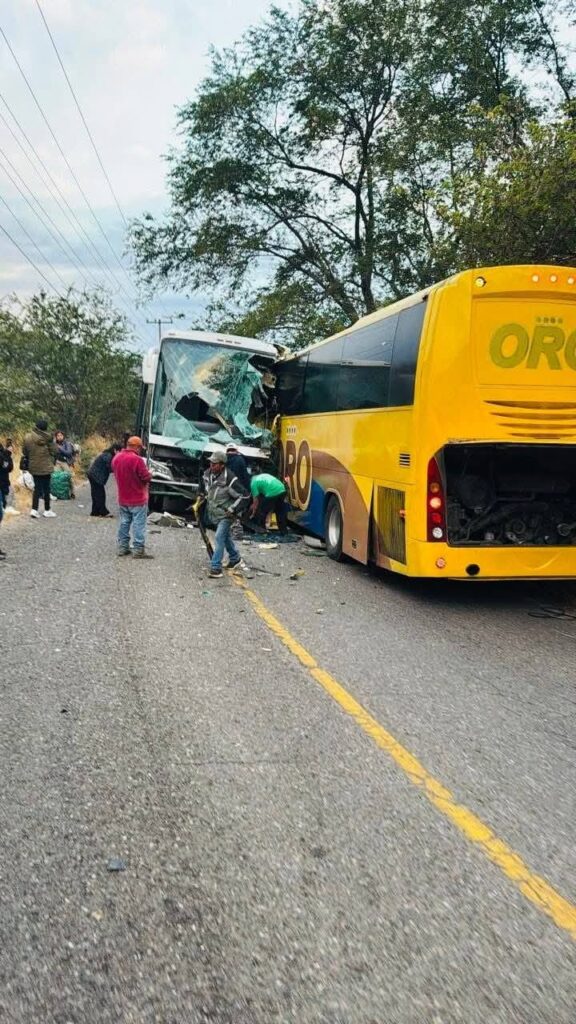 Tres muertos y 25 heridos tras accidente en Ixcateopan, Guerrero