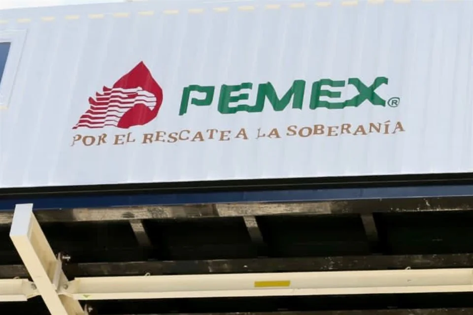 Pemex provoca hueco de 284 mil millones a octubre