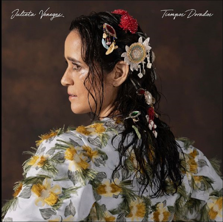 “Tiempos dorados” es el primer sencillo del 10º álbum de estudio de Julieta Venegas
